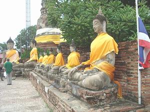 アユタヤ最古のお寺ワットヤイチャイモンコル寺院２