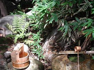 東山荘（手水鉢）