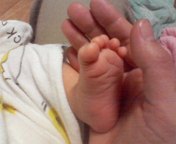 赤ちゃん足