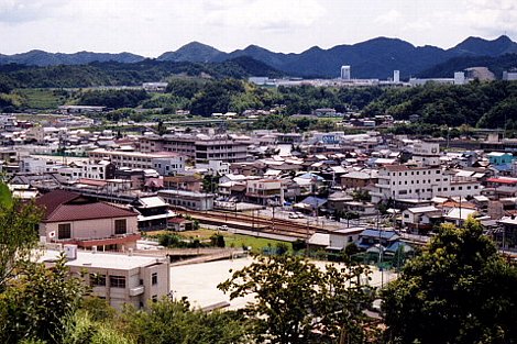 愛宕神社から本郷小学校方面をのぞむ