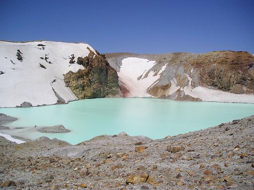 白根山　湯釜