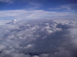 晴れてきた上空の様子