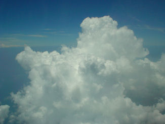 夏を感じさせる入道雲