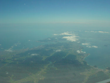 関門海峡が見えると福岡空港はもうすぐです