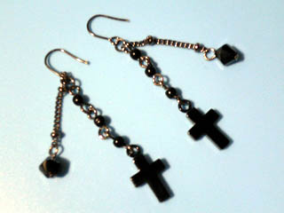 【ピアス】　クロス（ブラック）