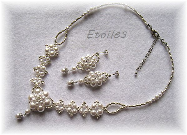 フラワーデザインパールネックレスセット(ホワイト×シルバー)