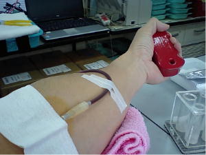 献血中の私の左腕