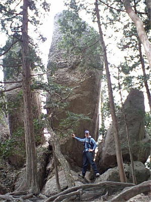 一の谷新道にある巨岩