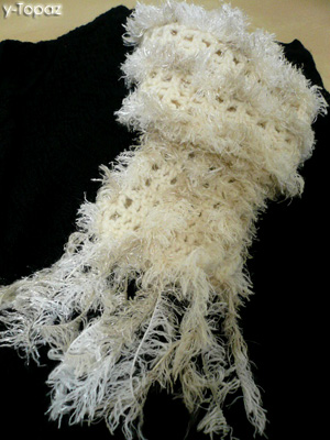 081209_white_fur_maffler_1.jpg