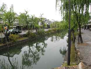 雨の美観地区.jpg