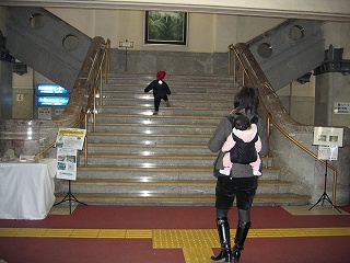 かいだんだぁ～～～♪