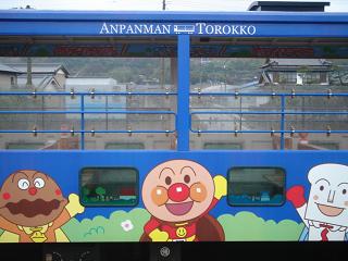 anpanman_torokko_yoko.jpg
