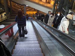 みなとみらい駅へのエスカレーター