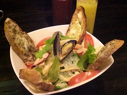 中村屋シーフードパンサラダとオレンジジュース