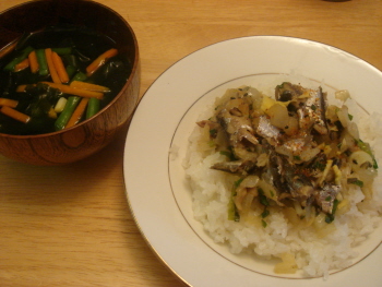 2 オイルサーディン丼とスープ.jpg