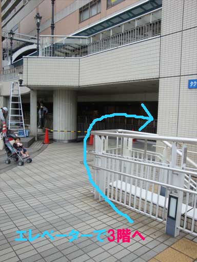 赤2 エレベーターで3階へ.jpg