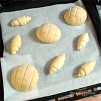 冷凍生地のパンを発酵させる前の状態