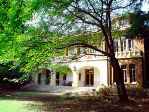 050828駒場公園4-洋館（庭側のテラス）