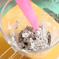 酒粕酵母のライ麦種・水分と粉をよく混ぜる