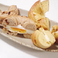 Bagel & Bagel のベーグルでサンドイッチ