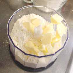 マルチミックス「みじん切りチョッパー」機能で粉とバターを混ぜる