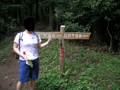 顔は笑ってるのだけど…