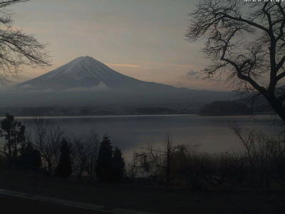 ＜1月1日7時00分　富士山ライブカメラ（河口湖大石湖畔カメラ）＞