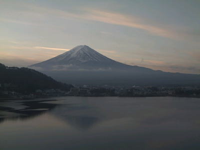 ＜1月1日7時04分　富士山ライブカメラ (河口湖逆さ富士カメラ) ＞