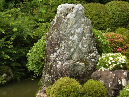 龍潭寺庭園(右の仁王石)45-62