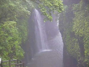 〔7月2日6時15分　真名井の滝拡大（宮崎県）〕