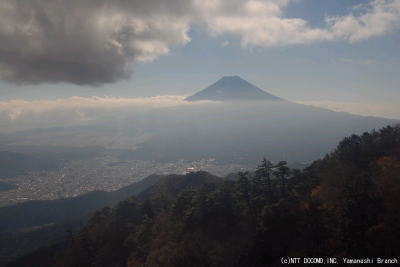 〔10月26日12時01分　富士山ライブカメラ(三ツ峠山頂カメラ)〕