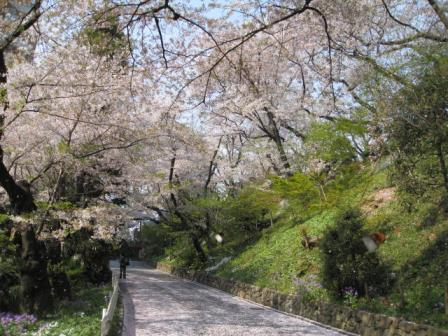 鳩山会館