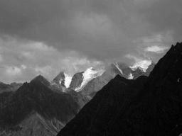 山々 白黒のコピー.jpg