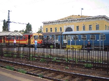 セーケシュフェヘールバール駅