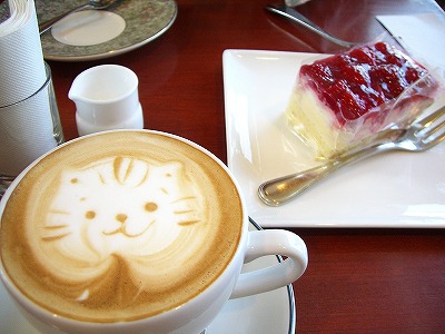 カプチーノ&木イチゴのケーキ