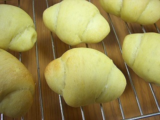 サツマイモロールパン