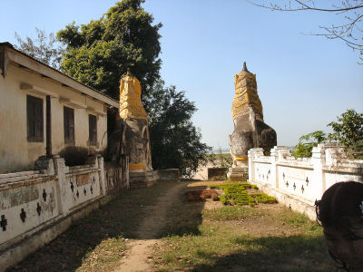 シュエダウン村のパゴダの獅子.jpg