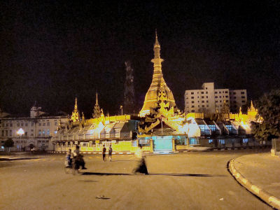 スーレーパゴダの夜.jpg