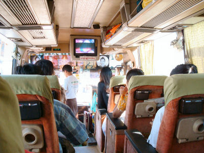 ピイ行きバス車内.jpg