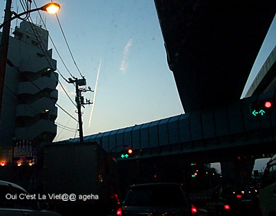 2010.03.21飛行機雲の夕暮れ。