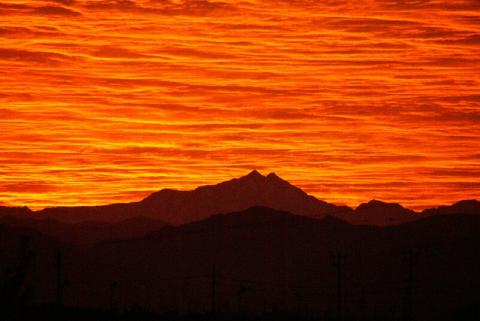 鹿島槍ヶ岳夕日真っ赤.jpg