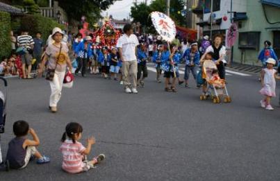 小布施子ども神輿子女の子.jpg