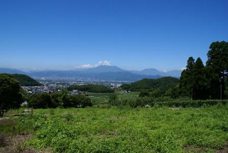 坂田から北信五岳夏青い空.jpg