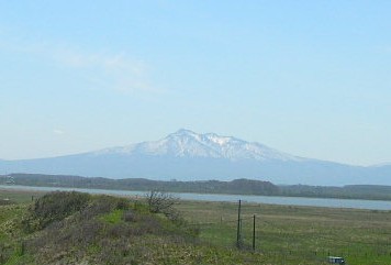 小清水原生花園から斜里岳