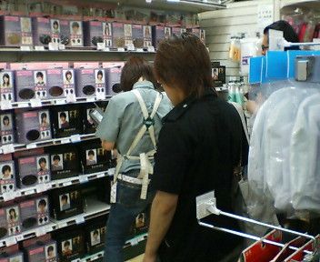 偽毛売り場にて