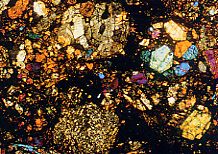 隕石の顕微鏡写真