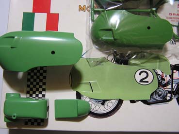 モトグッチ、タンクとカウル