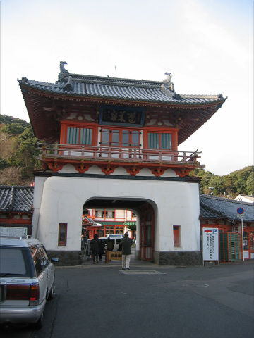 武田温泉入口の楼門