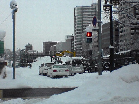 大通り公園雪祭り自衛隊が準備中です。(￣ω￣)V