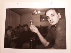 ＮＡＴＯ軍が使っていた劣化ウラン弾を拾って記念に持っていた兵士　2001年2月ボスニア・プラトナツ